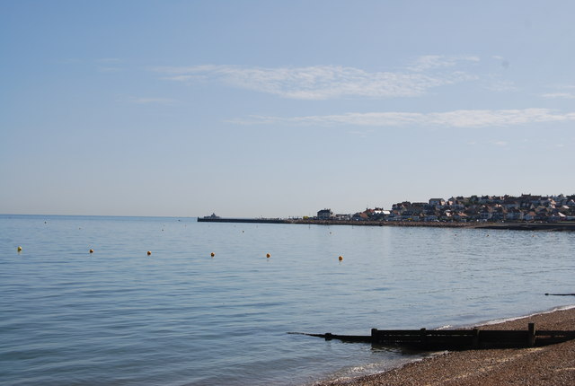 File:Looking towards Hampton Pier - geograph.org.uk - 1457695.jpg