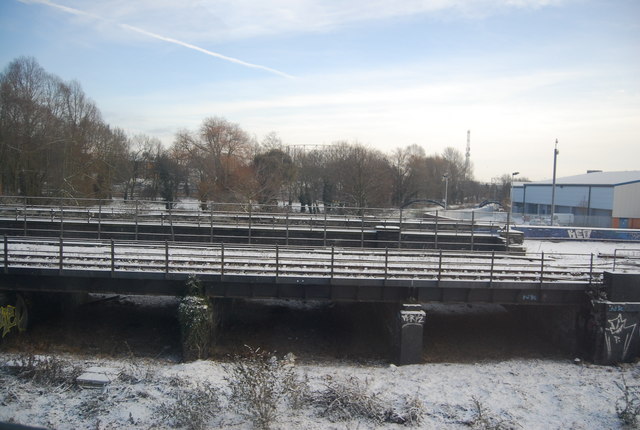 File:Low railway arches, Northampton - geograph.org.uk - 2238110.jpg