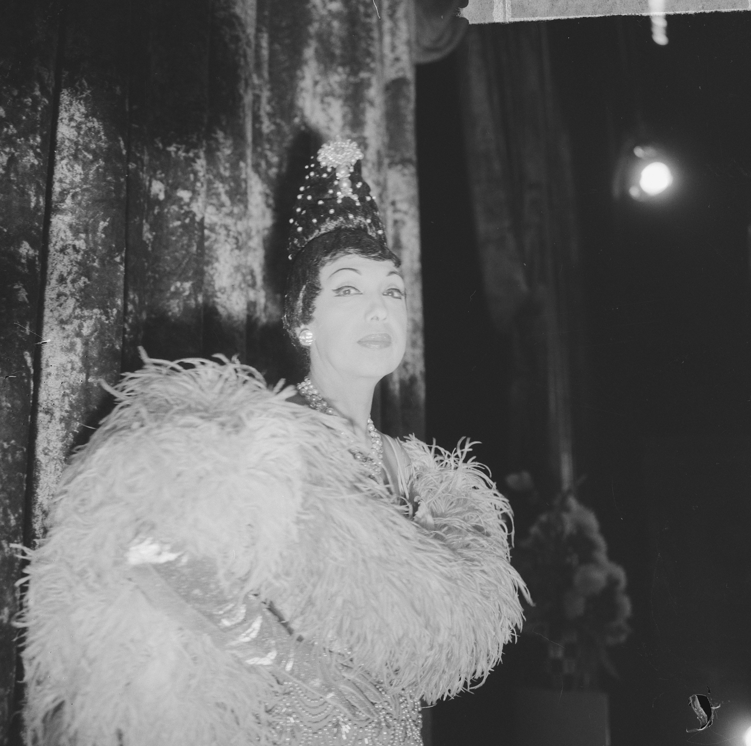 File:Oudejaarsshow van Josephine Baker in Carre opgenomen ...