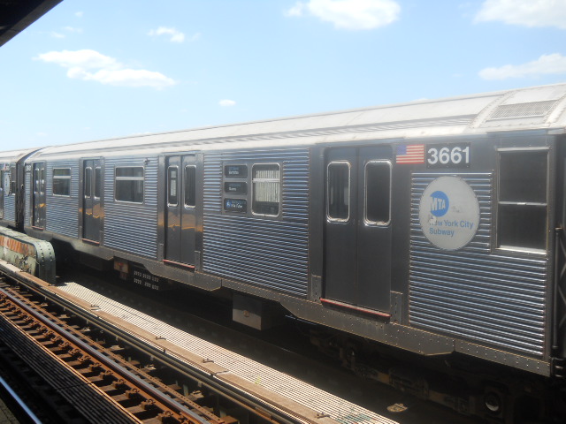 File:R32 A Train.JPG