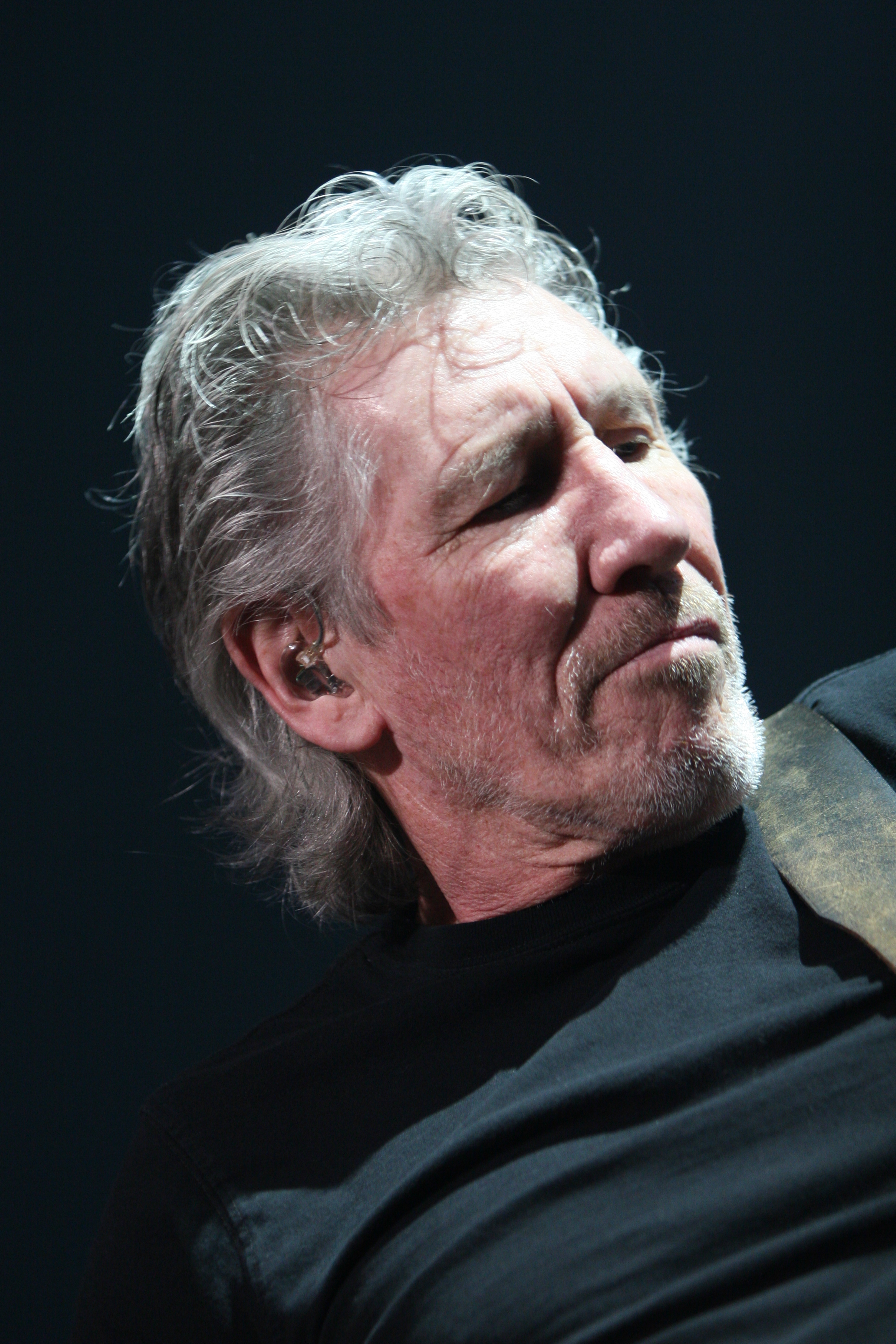 Roger Waters en solitario en 2011 durante la gira The Wall Live.