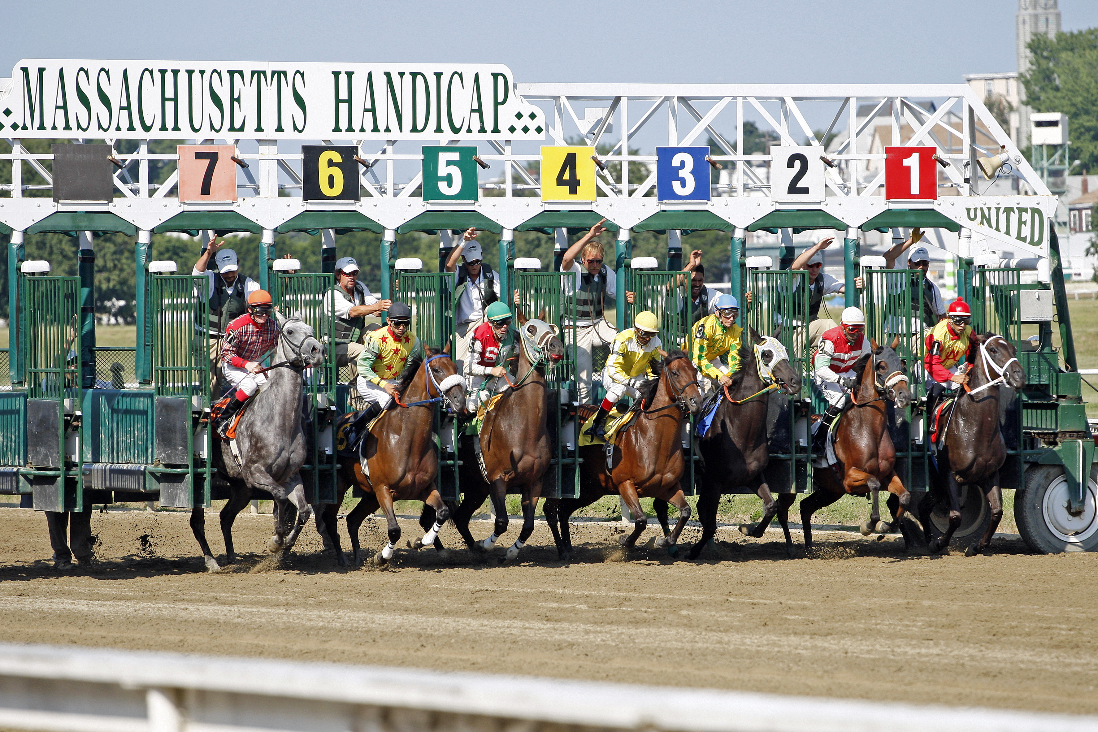 What are some alternative ways to bet on horse races?