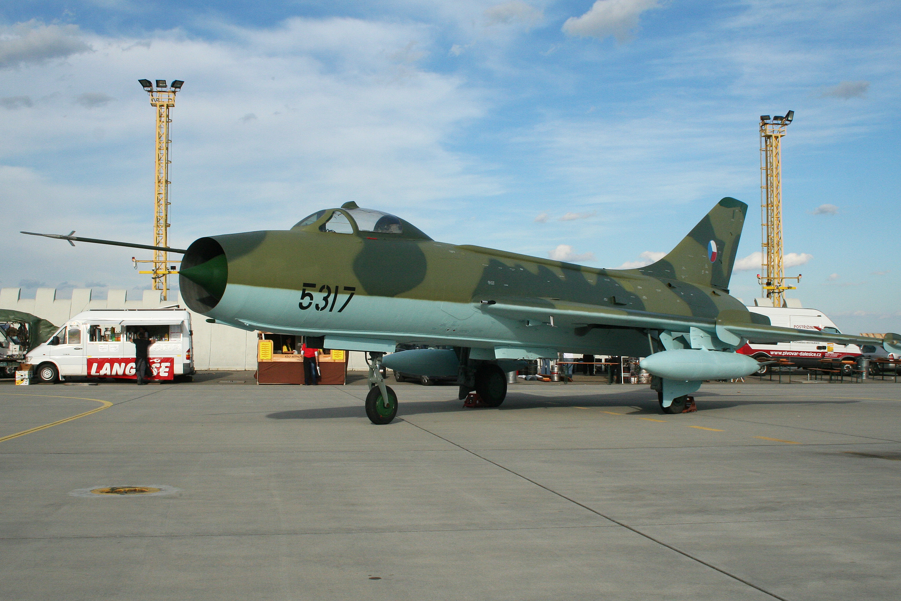 Sukhoi_Su-7BM_Fitter_5317_(8127002086).jpg