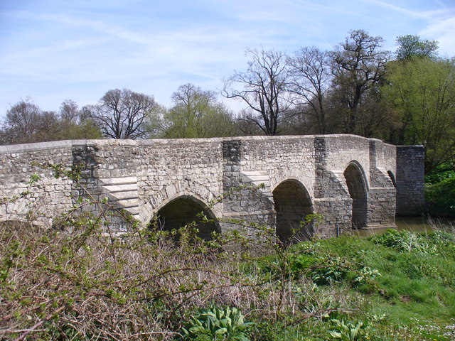 File:Teston Bridge - geograph.org.uk - 779684.jpg