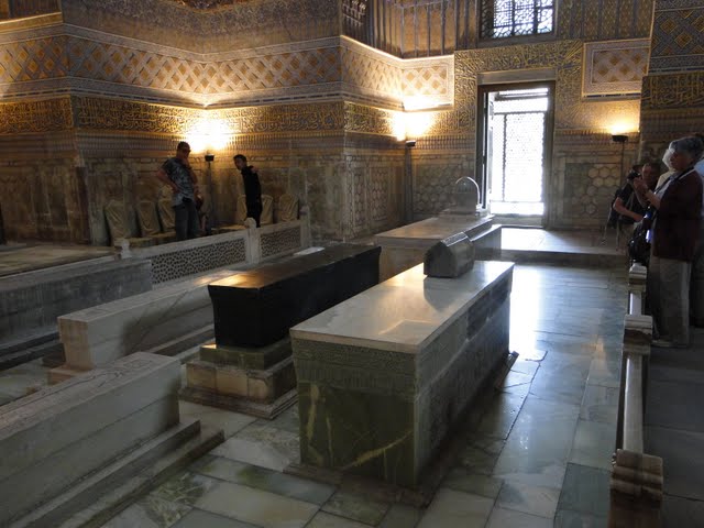 File:The tomb of Tamerlane (black stone).JPG