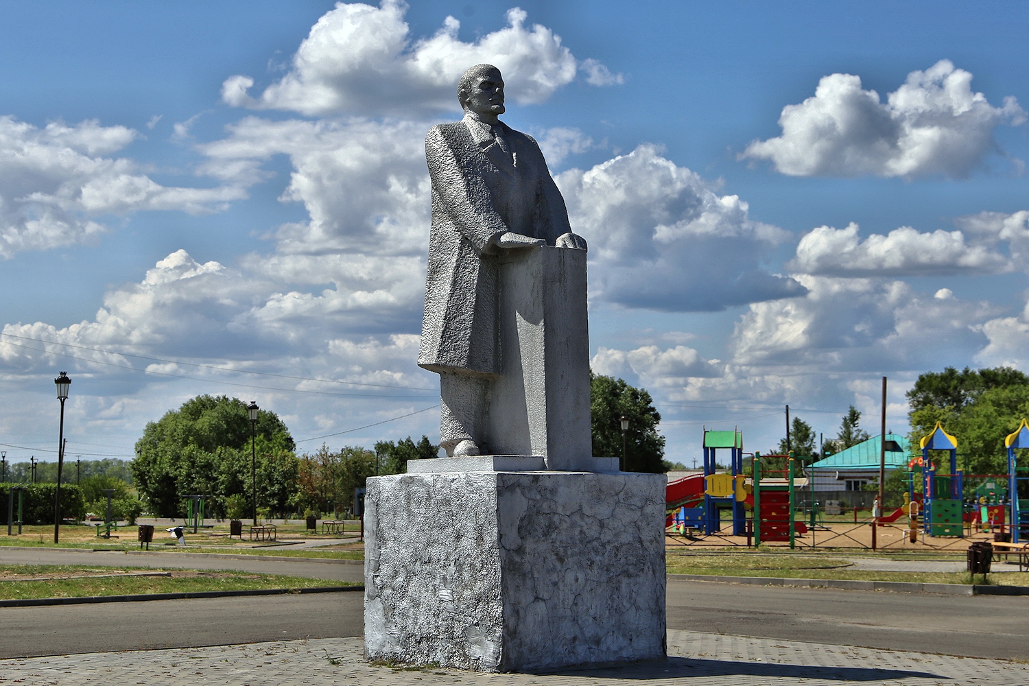 Памятник Ленину в Шадринске