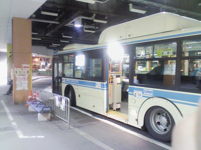 File:大阪駅前８８号系統天保山行.jpg