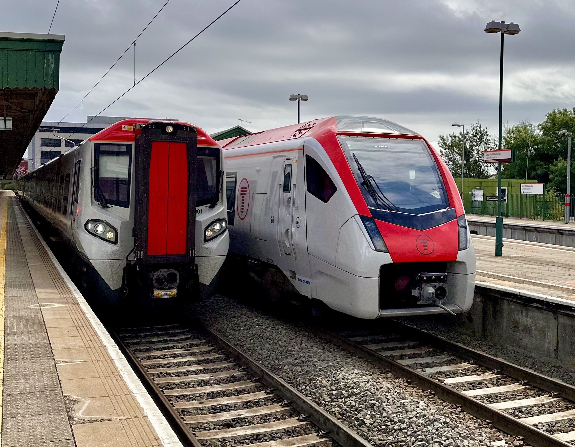 File:197001 and 231006 at Cardiff Central, 8th July 2023 (cropped