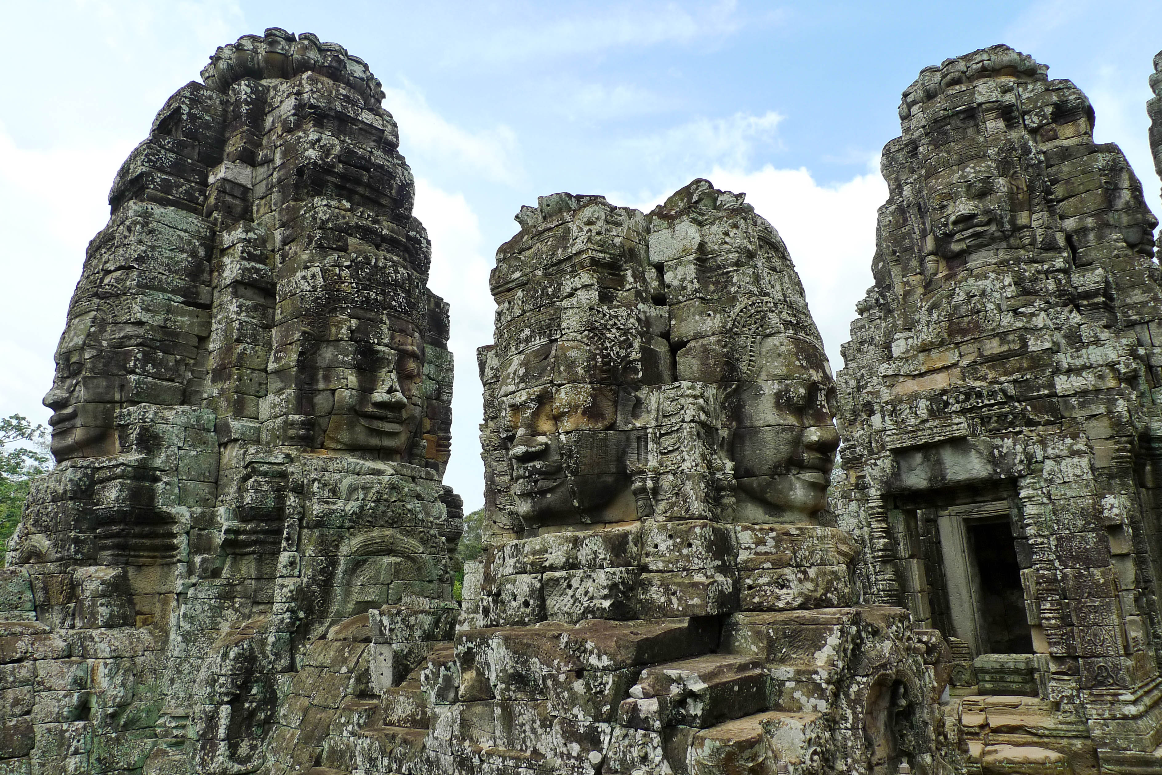 Concurso de MICRORRELATOS Azkenero - Ronda 21ª - Votaciones cerradas. Procedemos al recuento... - Página 6 A_temple_called_Bayonne,_Angkor_Thom,_the_Angkor_complex,_Siem_Reap,_Cambodia