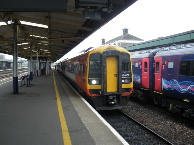 File:A train for Waterloo, stands at Plymouth railway station - geograph.org.uk - 1382916.jpg