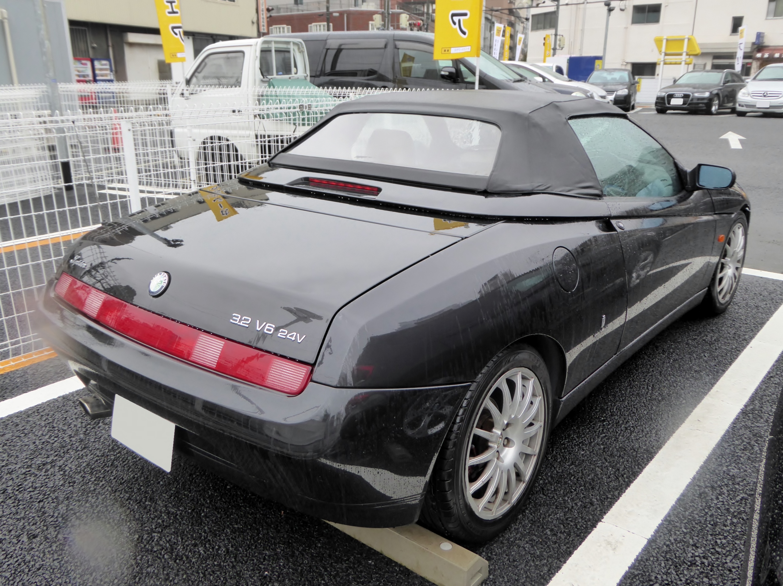 File:Alfa Romeo Spider 3.2 V6 24V (GH-916SXB) rear.JPG - Wikimedia 