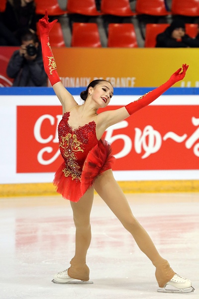 File:Alina Zagitova at the Trophée de France 2017 - Free program 05.jpg