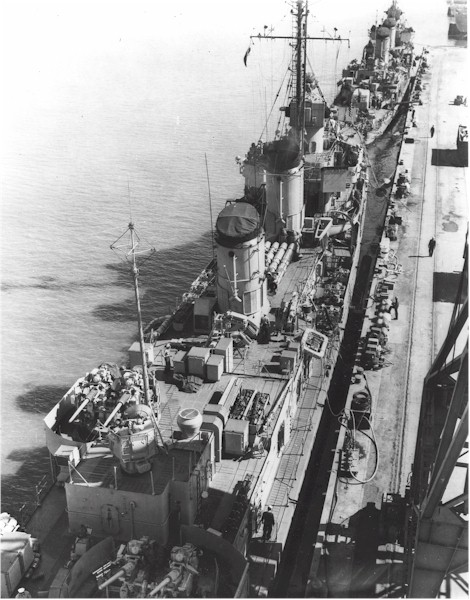 File:Amidships view of USS Nicholas (DD-449) at the Mare Island Naval Shipyard, California (USA), on 17 March 1951.jpg