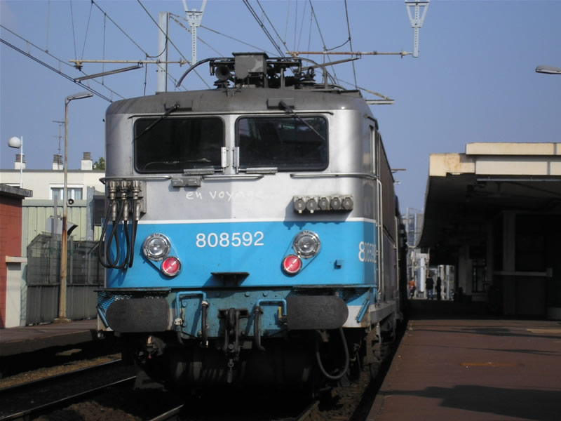 File:BB 8592 SNCF - Vanves-Malakoff - Victor Brito.jpg