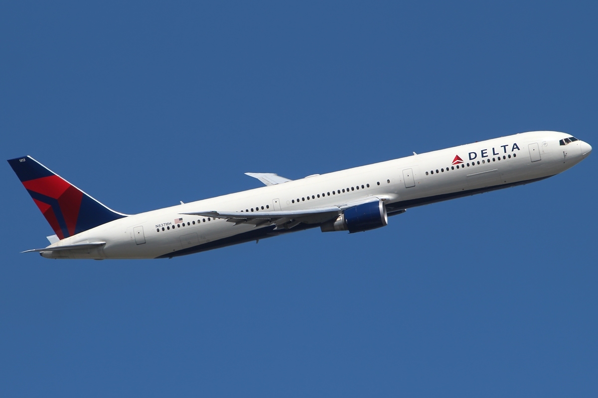 File Boeing 767 432 Er Delta Air Lines N7mh Lhr London England Heathrow Airport United Kingdom Pp Jpg Wikimedia Commons