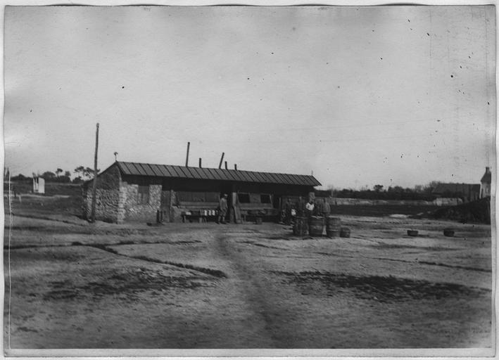 File:Cantonnement militaire - Cuisine - Lessay - Médiathèque de l'architecture et du patrimoine - APD0006176.jpg