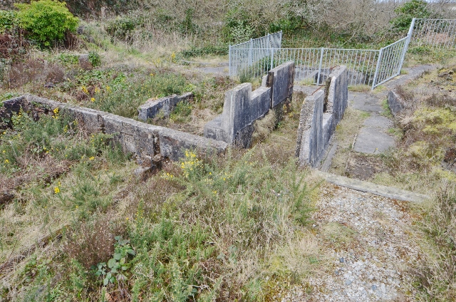 File:Carn Arthen tin streaming works - geograph.org.uk - 3866887.jpg