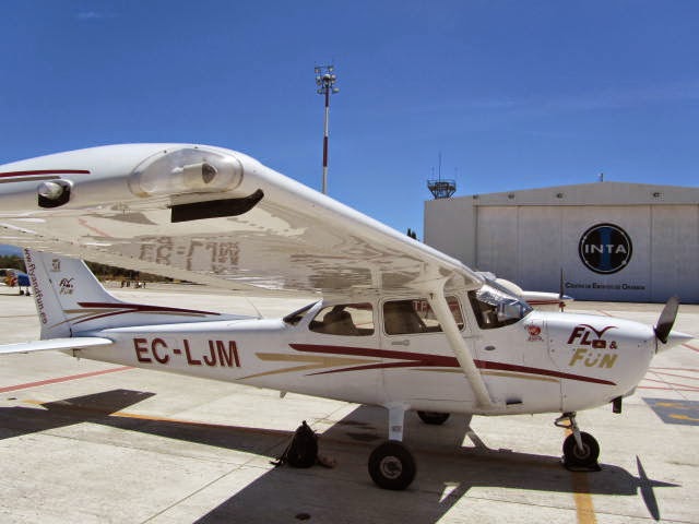 File:Cessna 172 en Granada .jpg