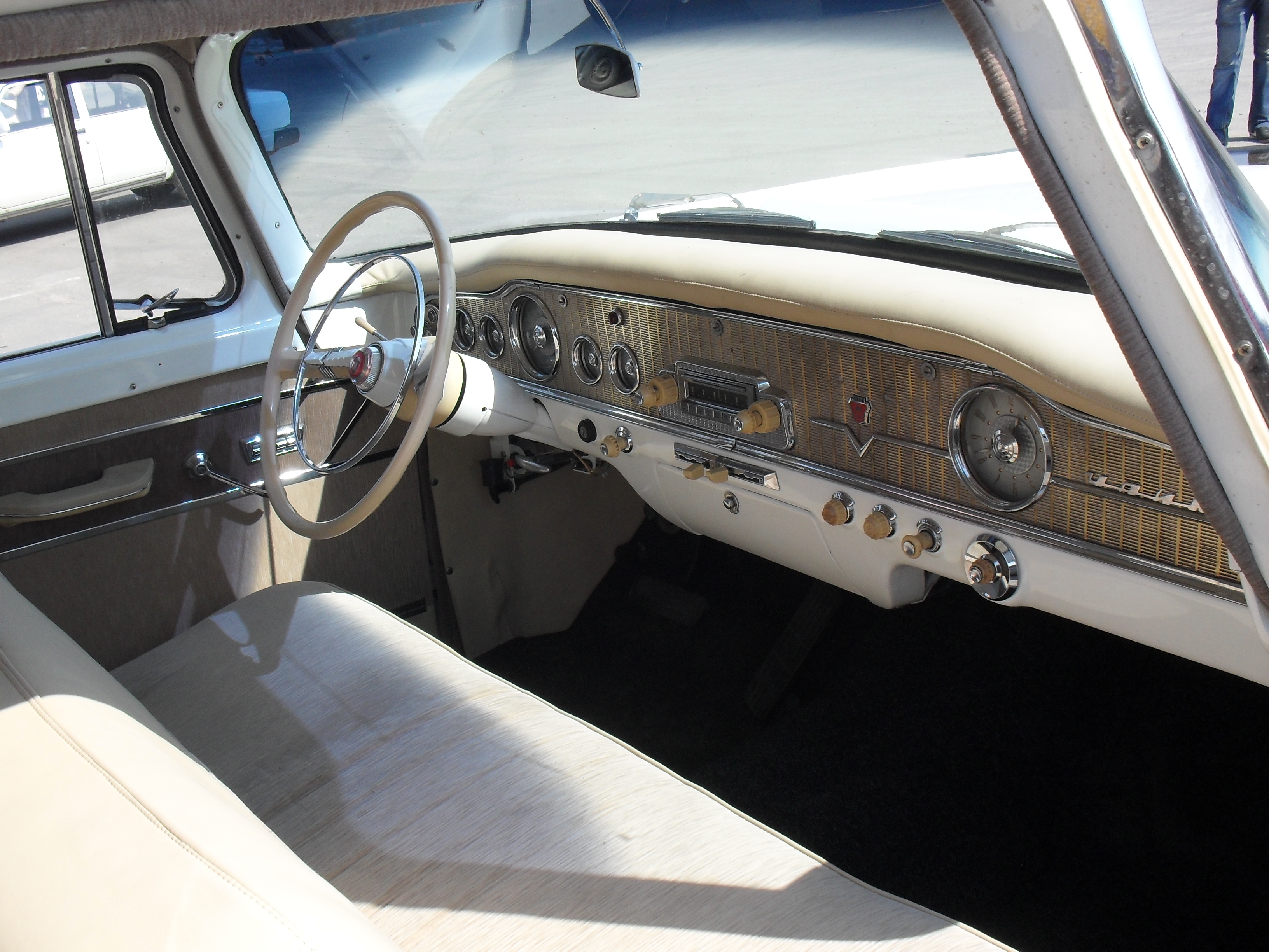 File Chaika Car Interior Jpg Wikimedia Commons