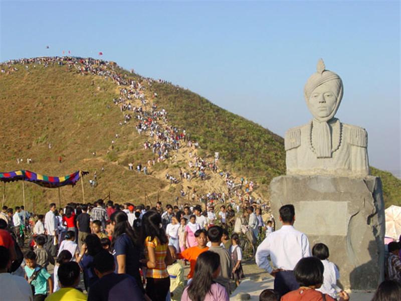 File:Cheirao Ching Kaba, a traditional Meitei annual mountain climbing cultural event, performed as a part of the celebration of Cheiraoba (traditional Meitei new year), in the Cheirao Ching summit in Kangleipak (Manipur).jpg