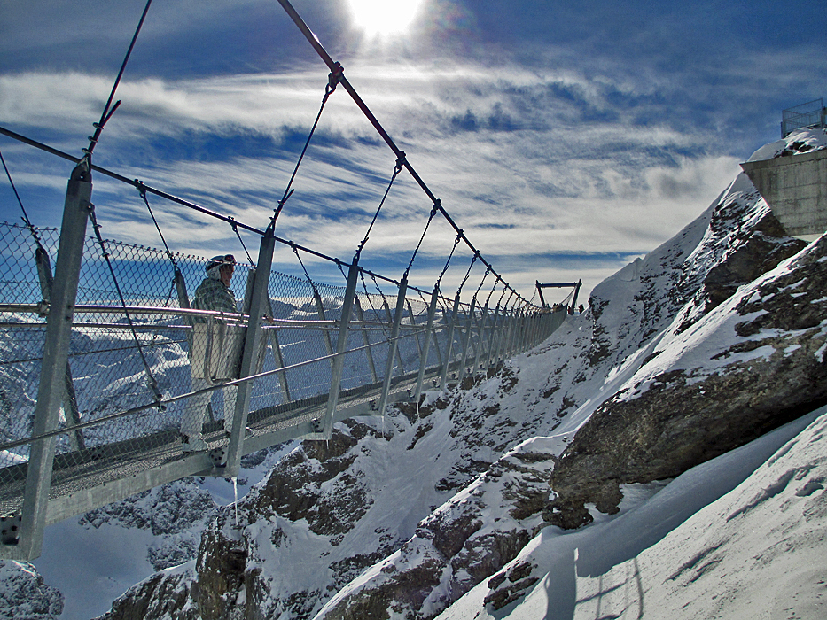 File:Cliff-walk titlis.jpg - Wikimedia Commons