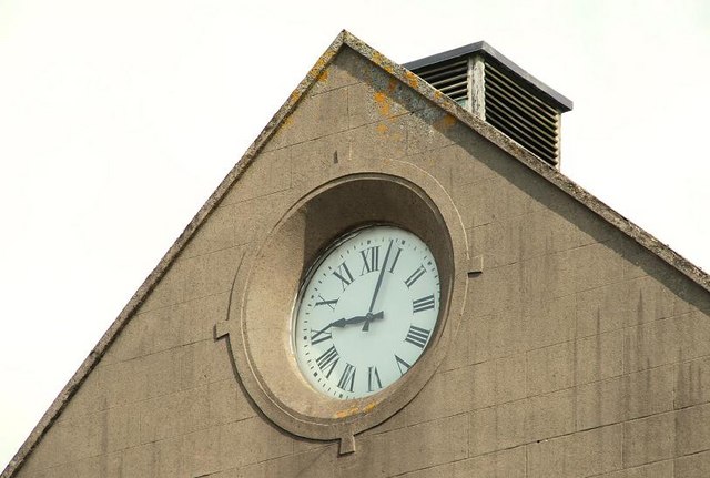 File:Clock, Saintfield - geograph.org.uk - 1401383.jpg