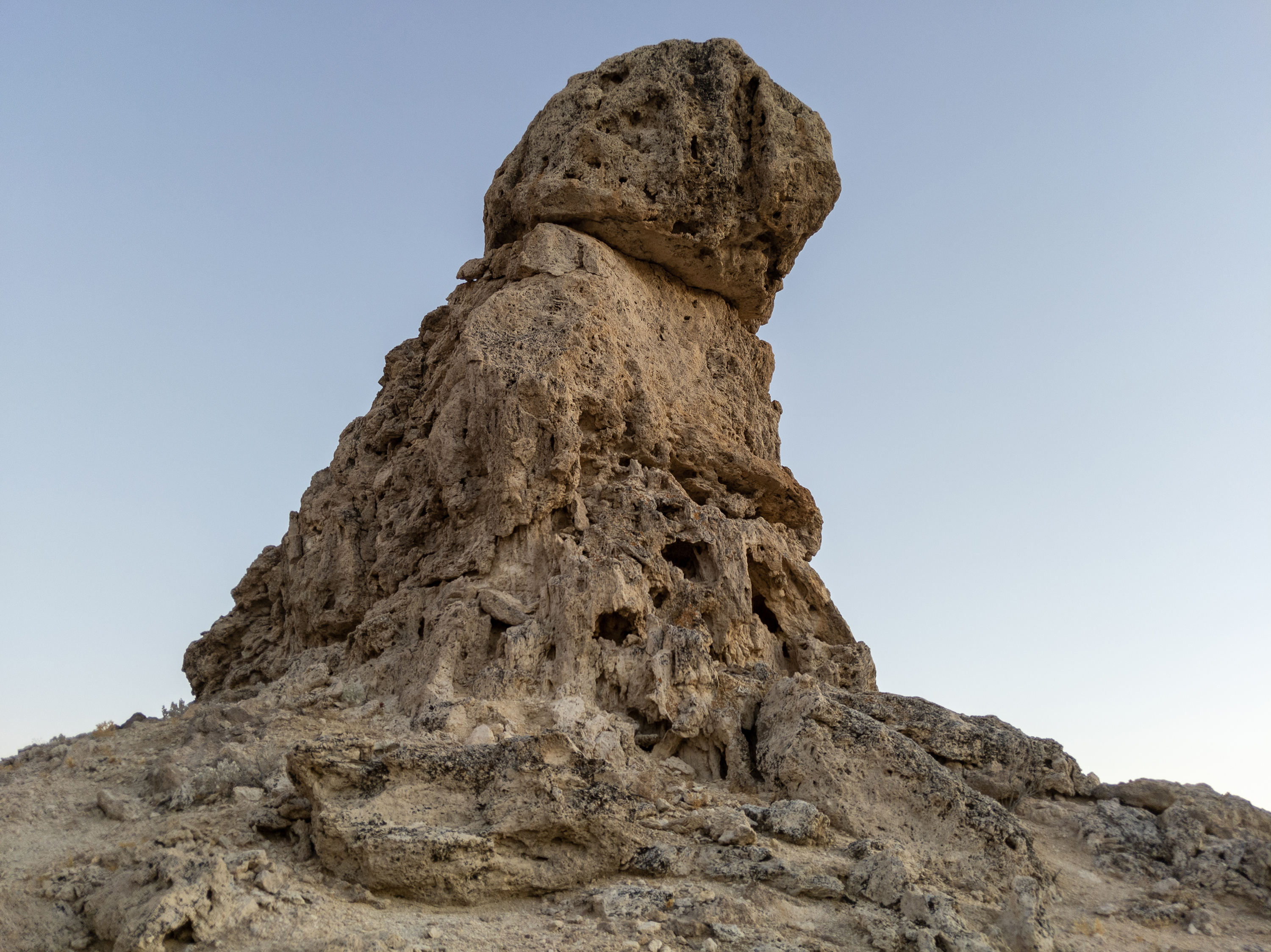 File:Comet NEOWISE from Trona Pinnacles - 50681308256.jpg - Wikimedia Commons