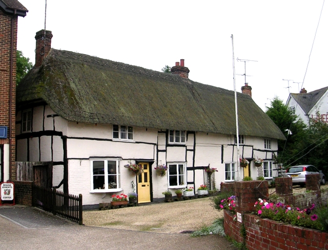File:Cottages - High Street, Pewsey - geograph.org.uk - 946863.jpg