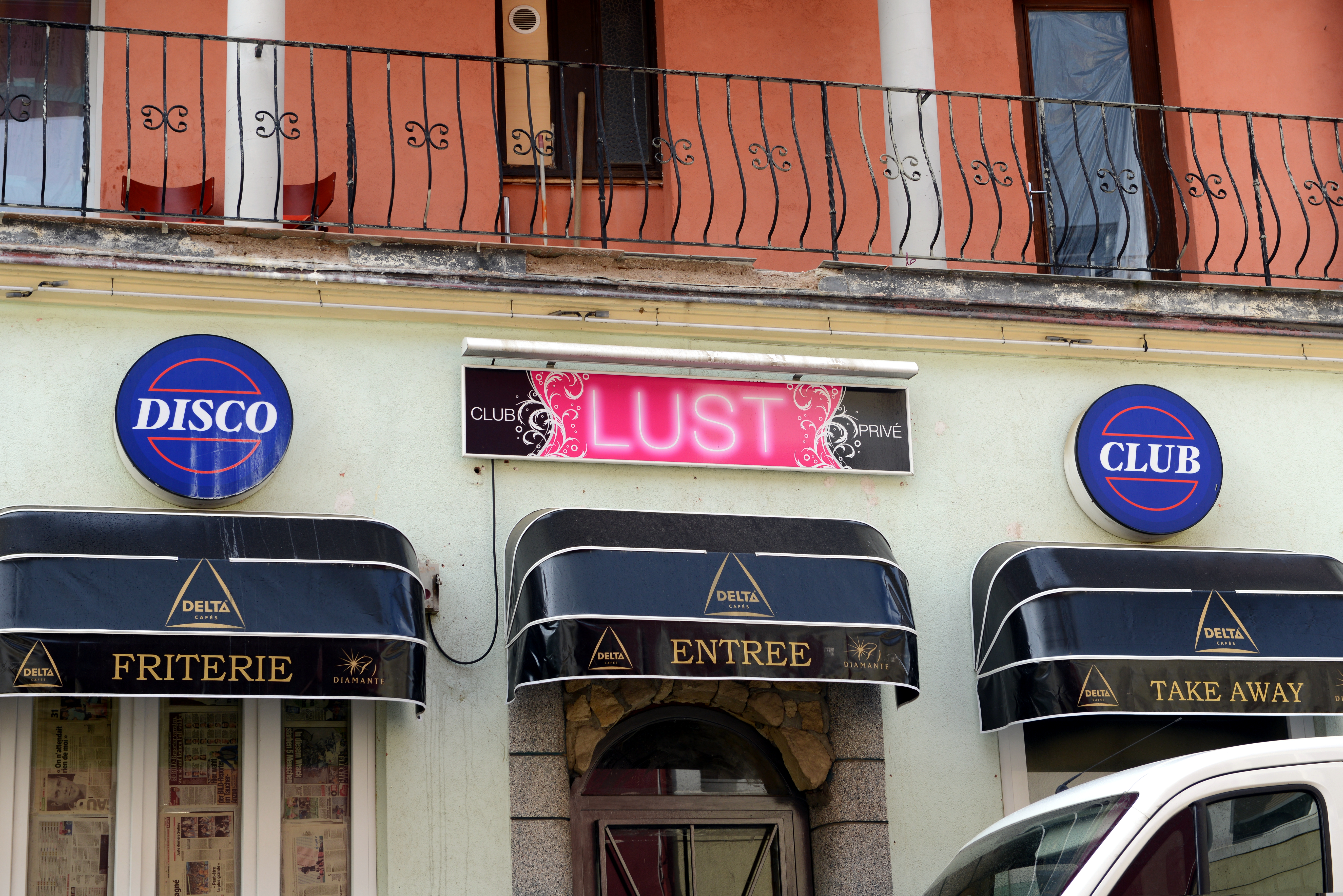 File:Disco Club Lust Privé Friterie Take  - Wikimedia Commons