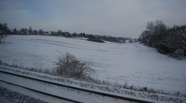 File:Dry valley near Kings Langley - geograph.org.uk - 2259359.jpg