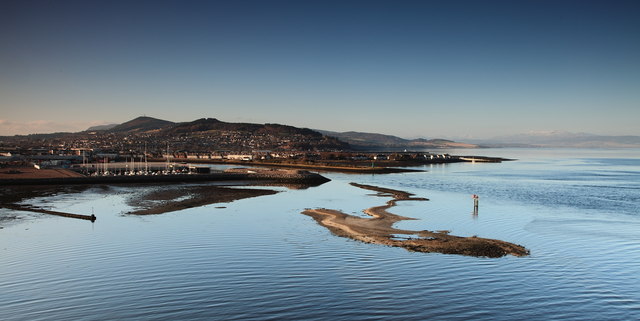 File:Entrance to Inverness harbour (low tide) - geograph.org.uk - 1143277.jpg