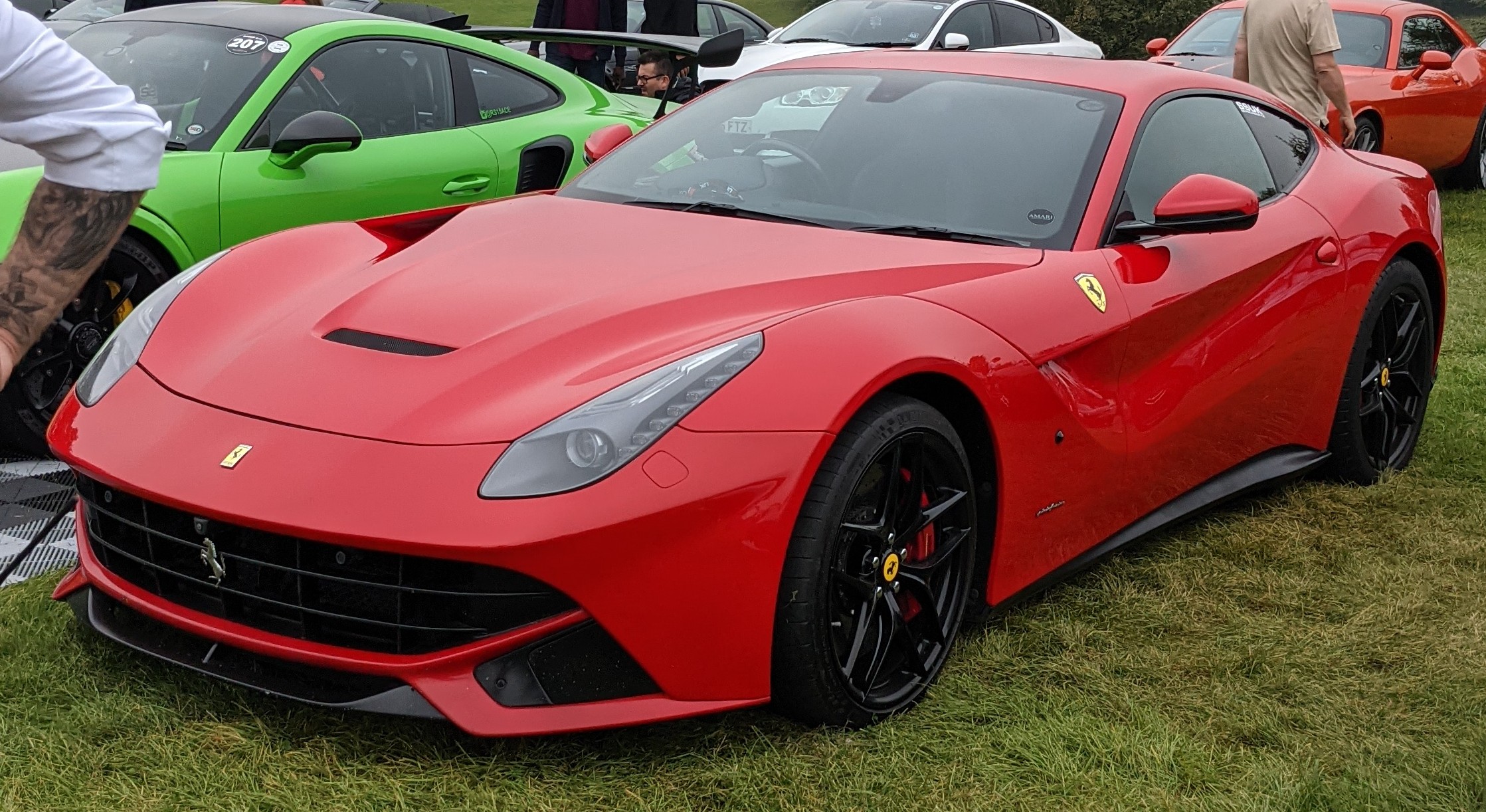 F12 Berlinetta капот