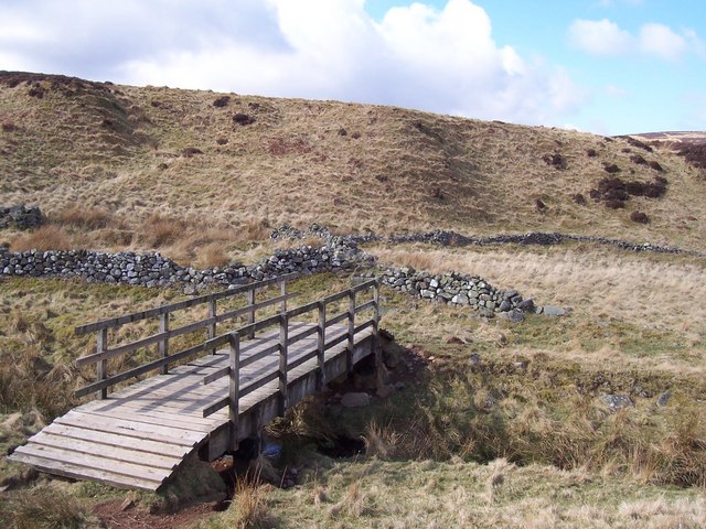 File:Footbridge over Hazelly Burn - geograph.org.uk - 779002.jpg