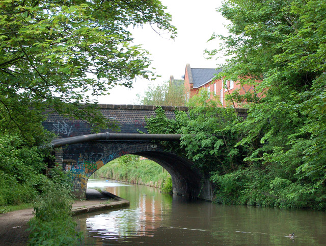 Grand Union Canal, Bridge 41 looking east, Leamington - geograph.org.uk - 1316200