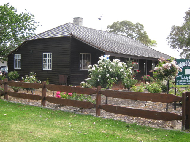 File:Henton Cottage Australind.JPG