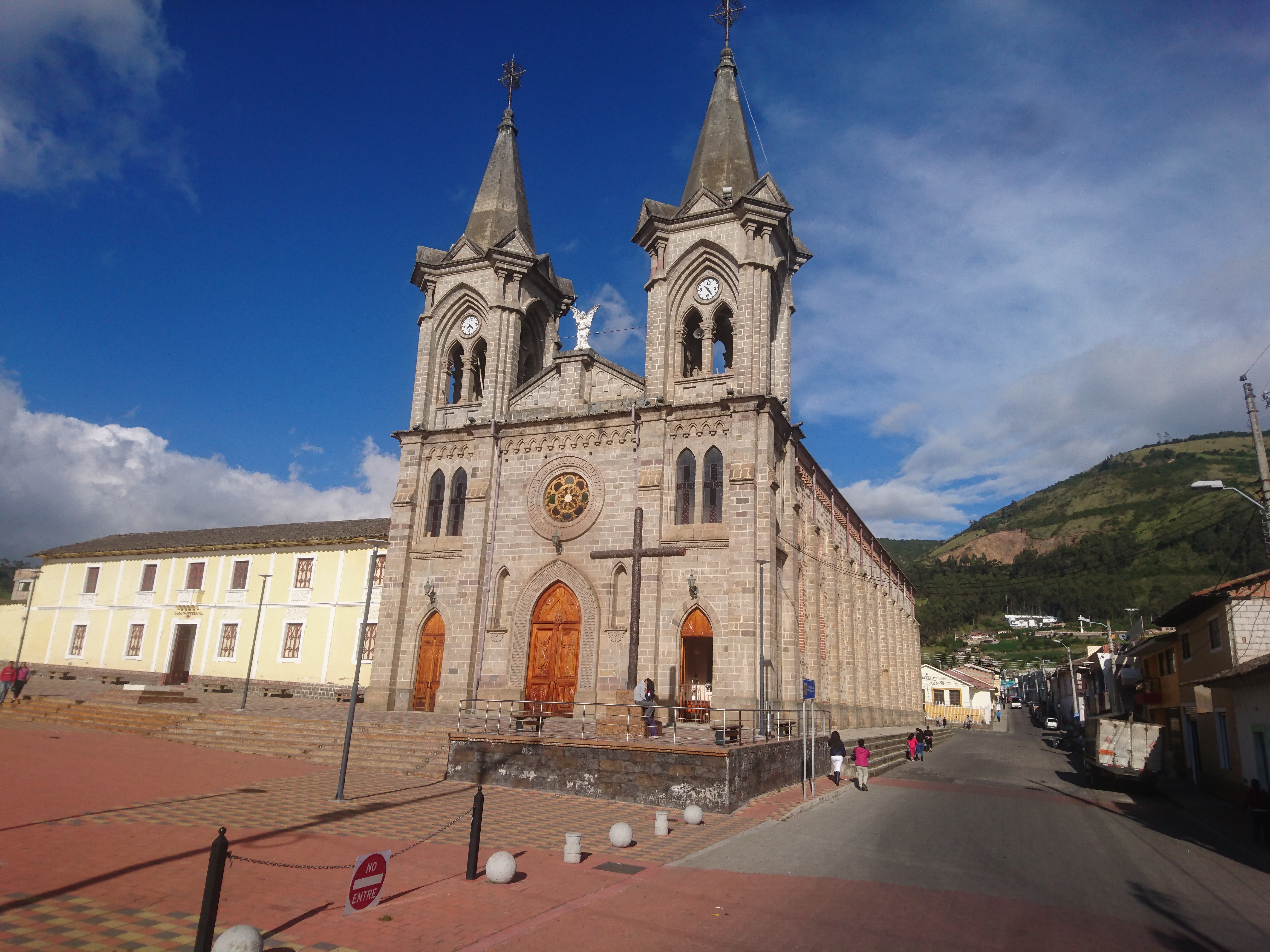 Archivo:Iglesia Matriz d la ciudad de El Ángel.jpg - Wikipedia, la  enciclopedia libre