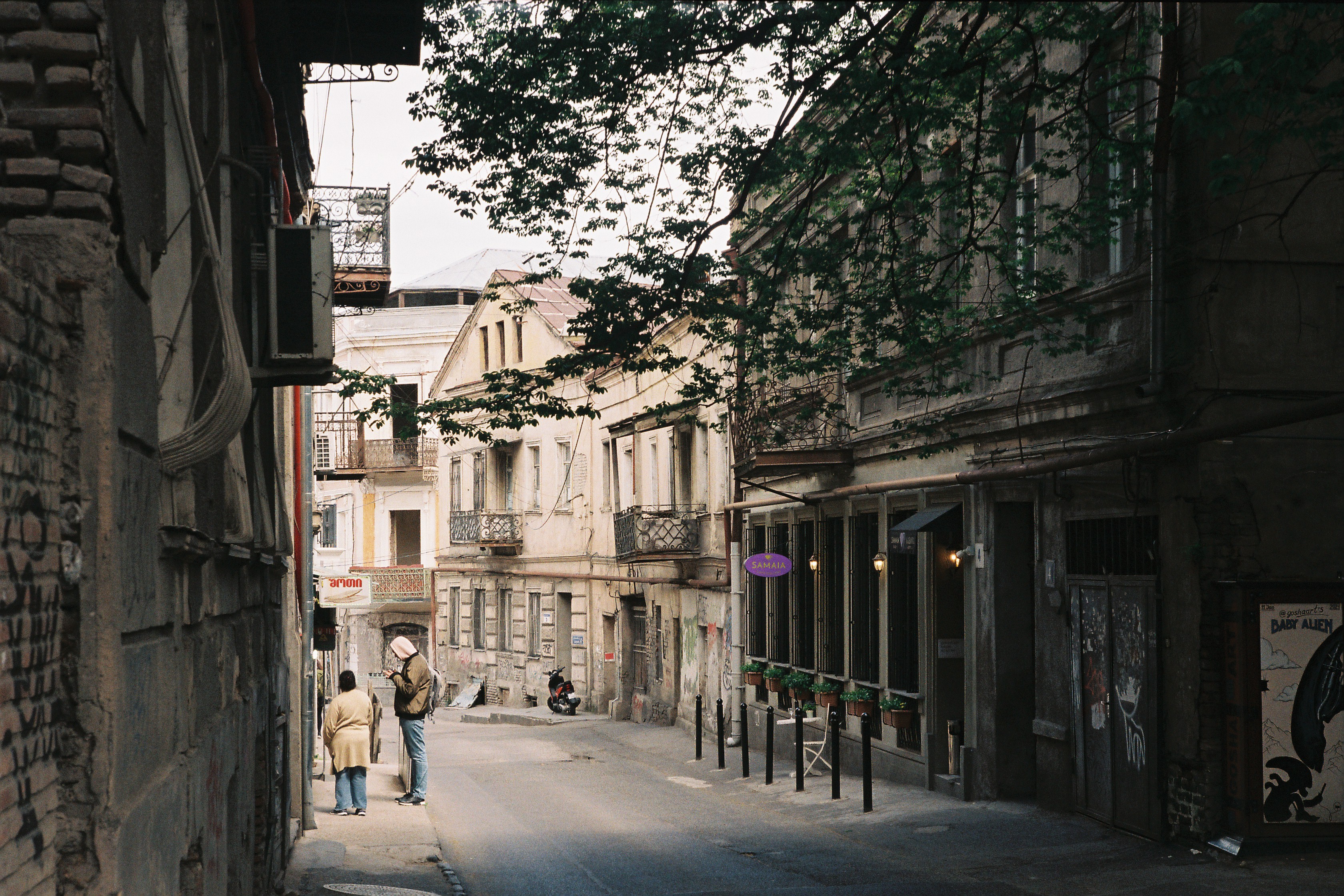 Tbilisi streets. Улица Ладо Асатиани в Тбилиси. Улица Асатиани Кутаиси. Пекини стрит Тбилиси. Улица Тбилиси Хаджори.