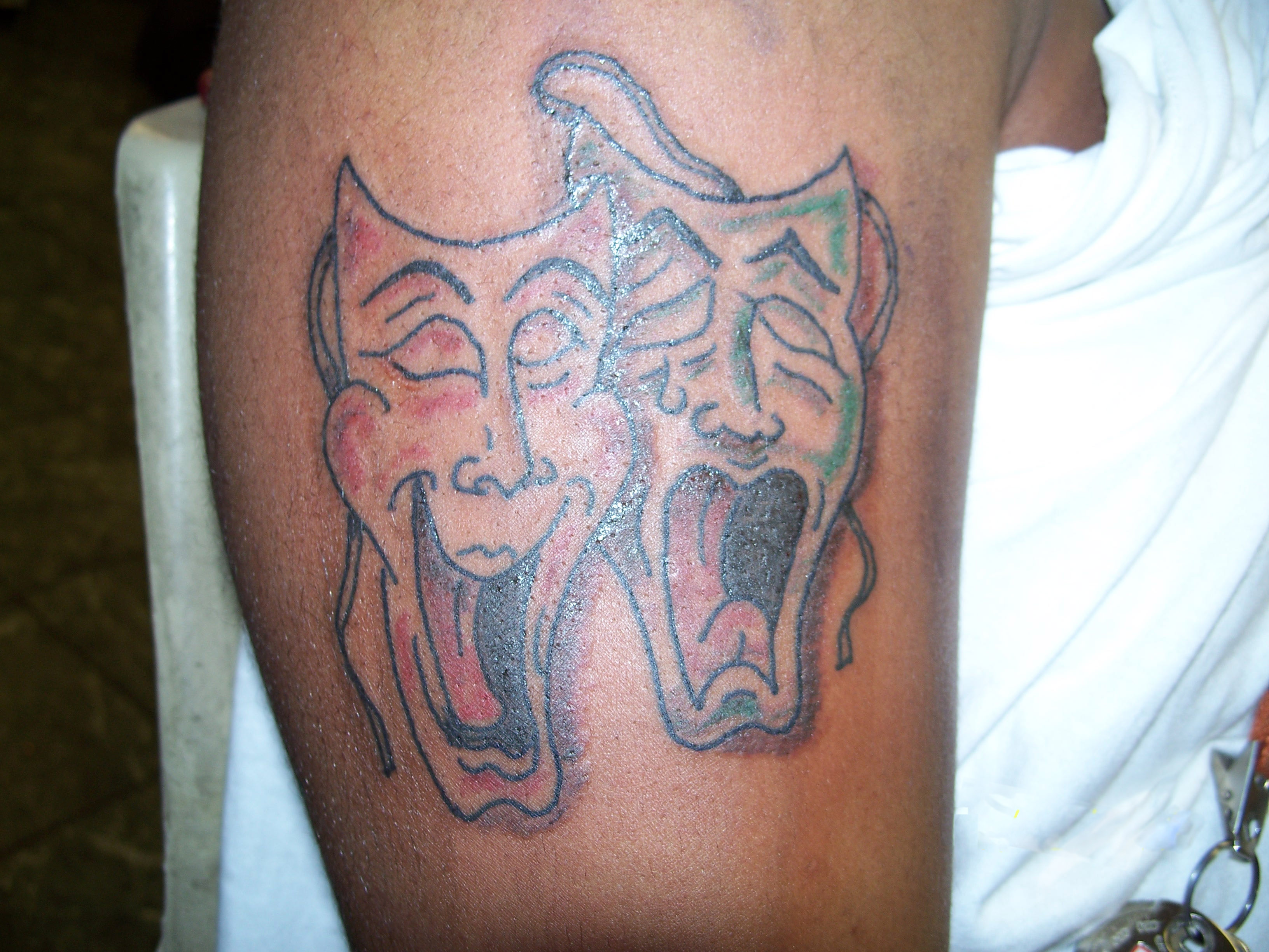 https://upload.wikimedia.org/wikipedia/commons/1/13/Laugh_now_cry_later_Tattoo_by_Keith_Killingsworth.JPG