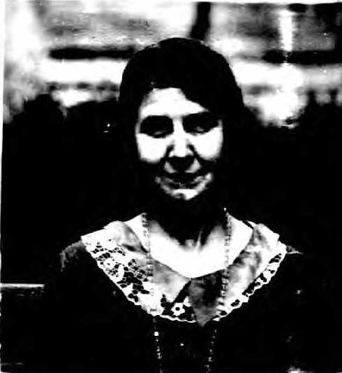 File:Mary Daisy Arnold passport photo 1924(cropped).jpg