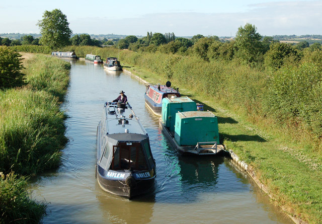 File:Narrowboats east of Willoughby - geograph.org.uk - 1393088.jpg