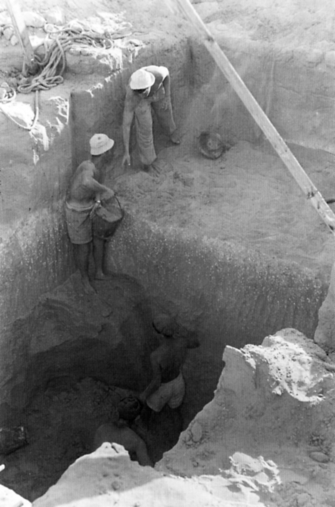 File:Nirim1948-trench.jpg - Wikimedia Commons