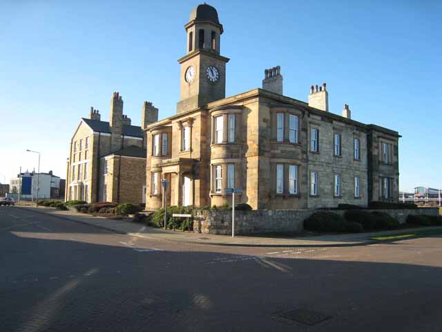 File:Old building in the Port of Hartlepool - geograph.org.uk - 318304.jpg