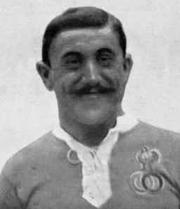 File:Paul Mauriat, capitaine en janvier 1912 face à l'Irlande.jpg