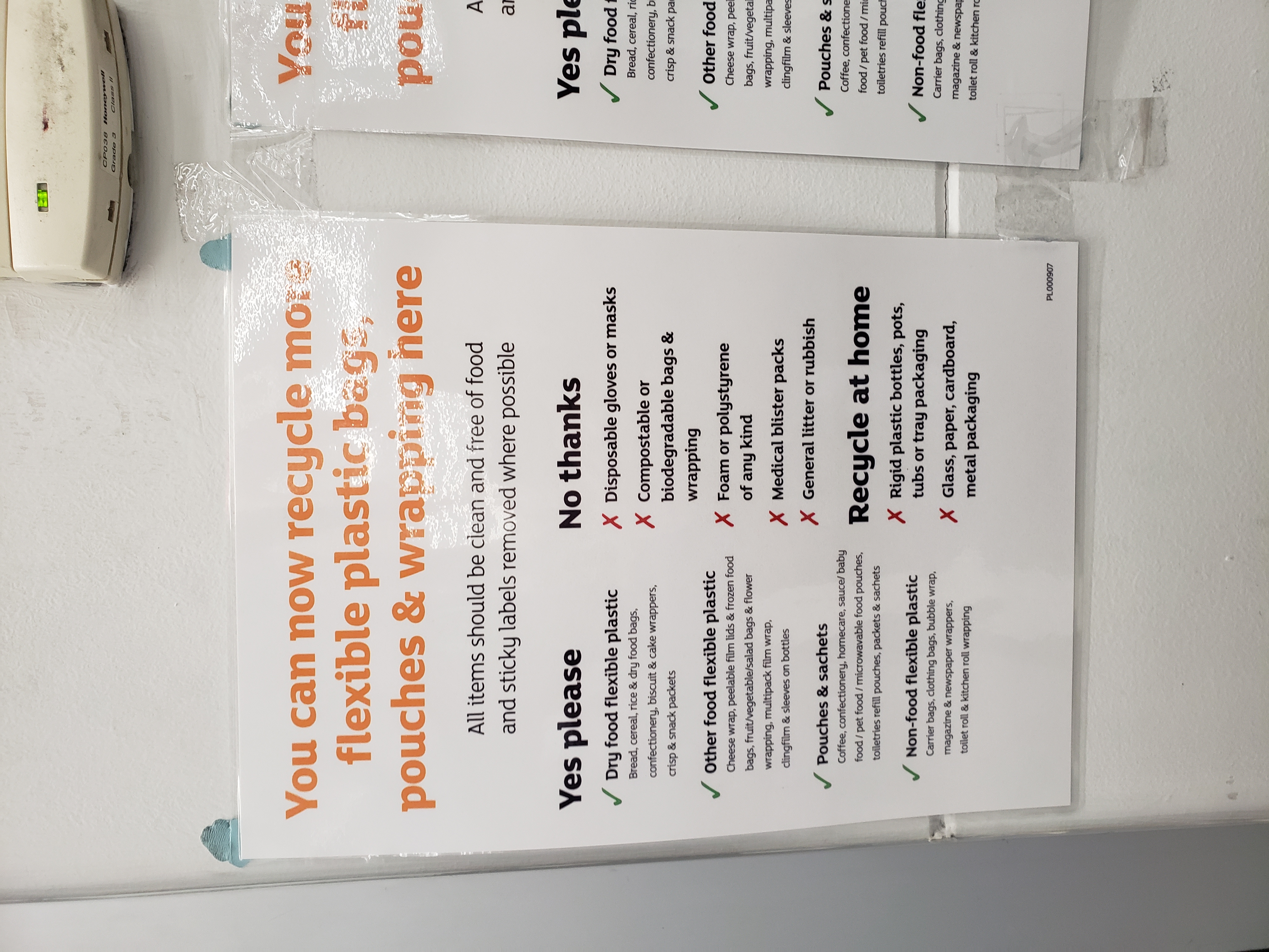 https://upload.wikimedia.org/wikipedia/commons/1/13/Plastic_recycling_notice_in_a_Sainsbury%27s.jpg