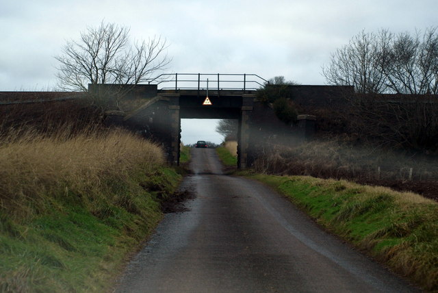 File:Railway Bridge near Hawkhill - geograph.org.uk - 1093977.jpg