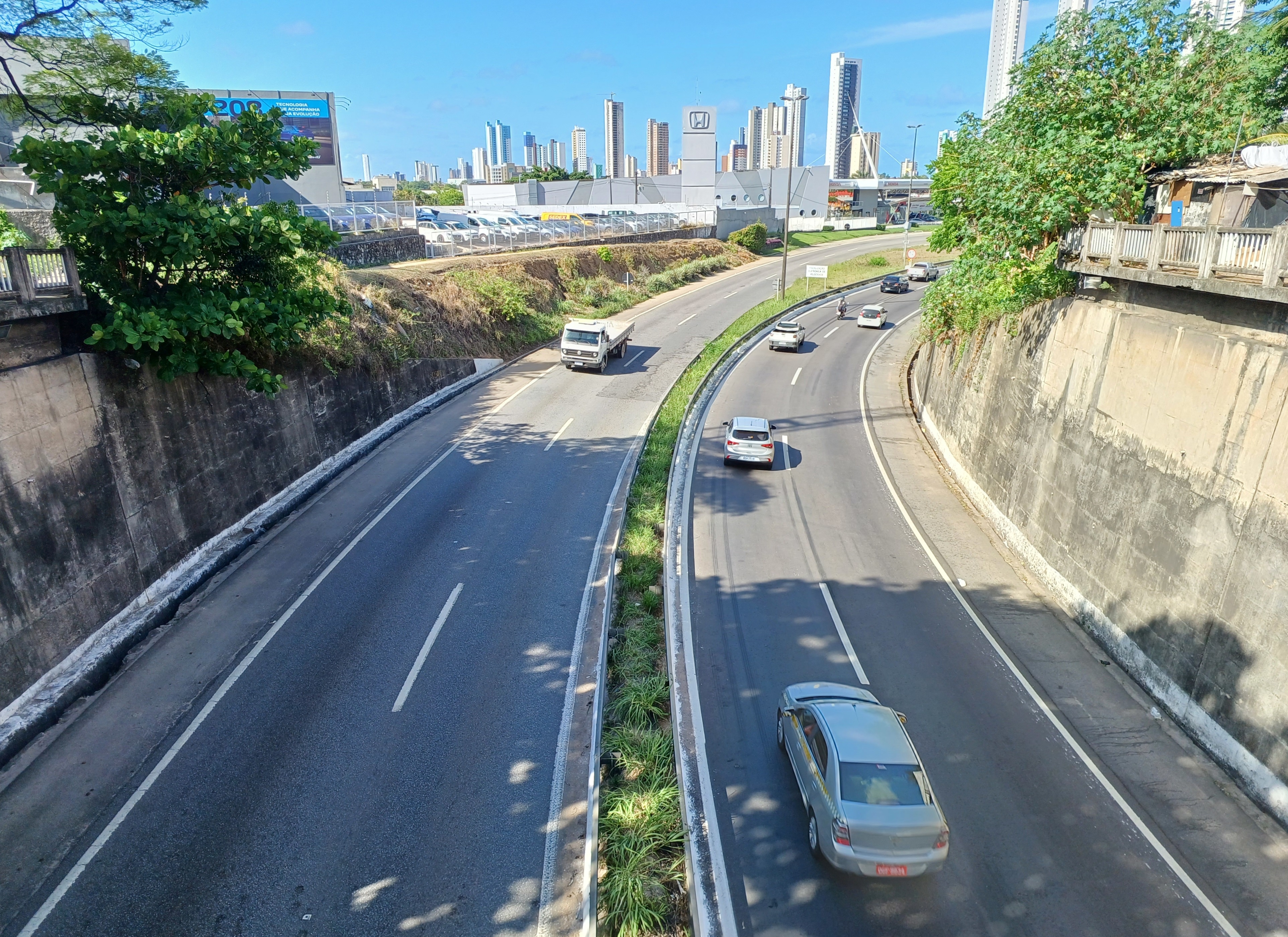 The federal highway BR-230 (the “Transamazônica”) was constructed in