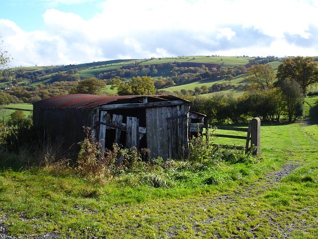 File:Shed by the road to Tyn-y-pwll - geograph.org.uk - 600159.jpg