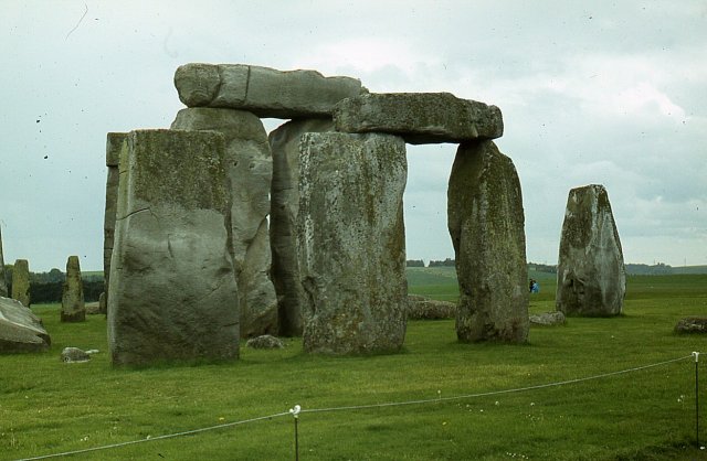 File:Stonehenge close view - geograph.org.uk - 771786.jpg