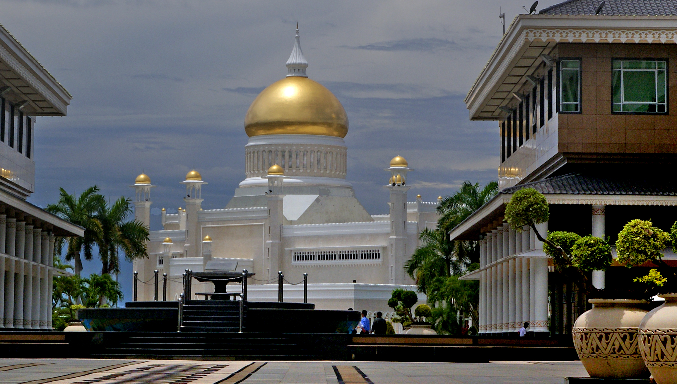 Sultan_Omar_Ali_Saifuddien_Mosque._Brunei._(47006027504)