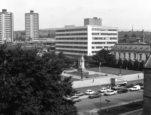 File:The Cenotaph and Memorial Gardens, Rochdale, Lancashire. - geograph.org.uk - 388747.jpg